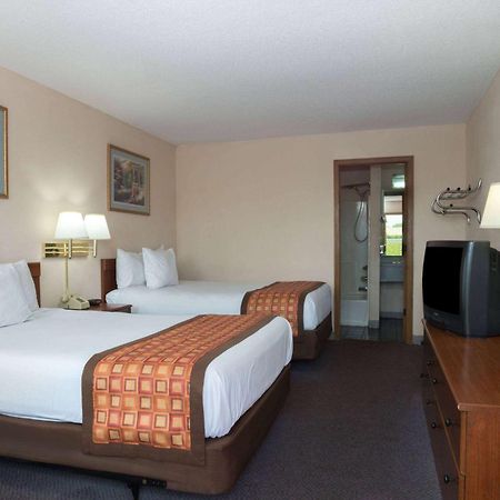 Days Inn By Wyndham Indianapolis East Post Road Exterior foto