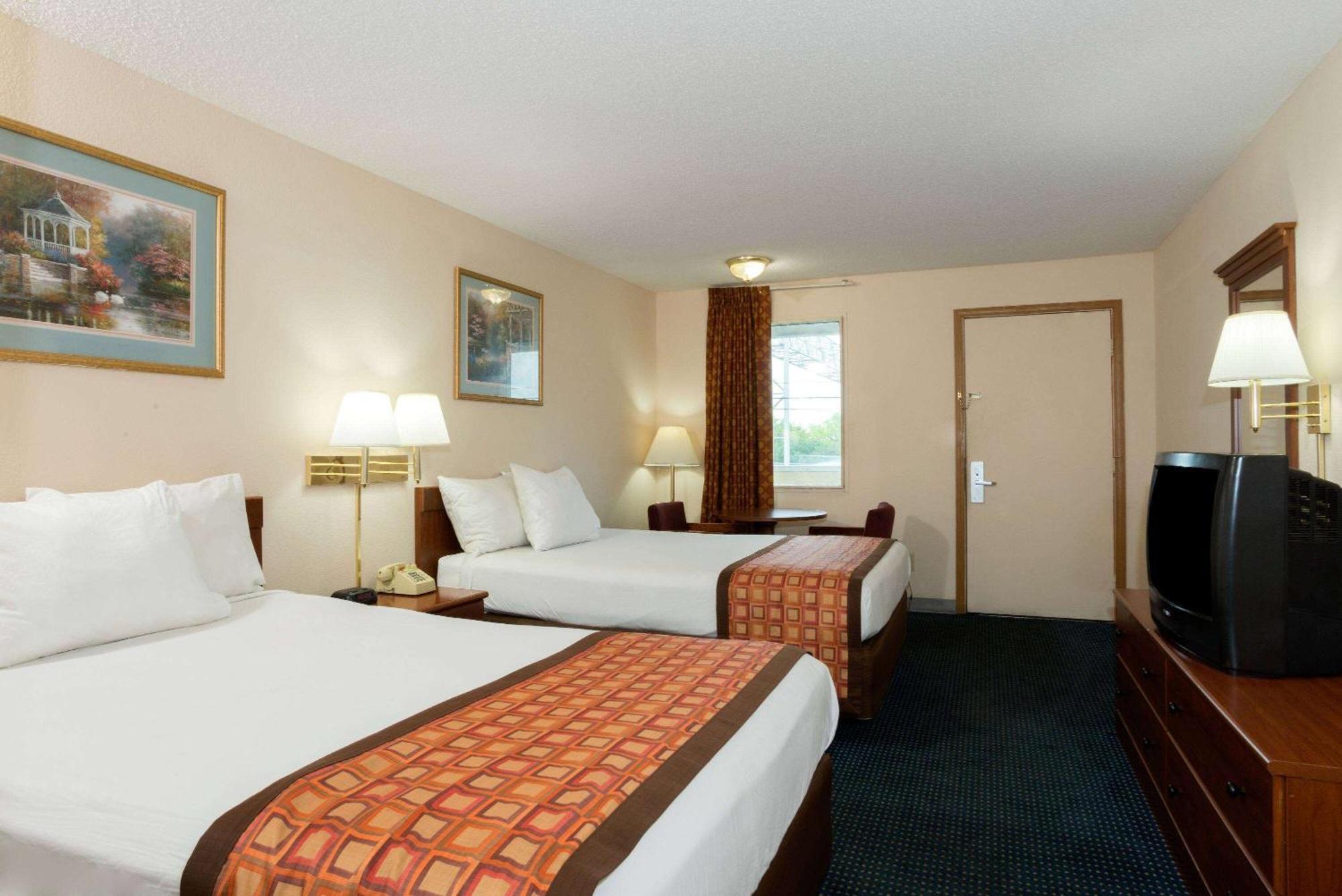 Days Inn By Wyndham Indianapolis East Post Road Exterior foto