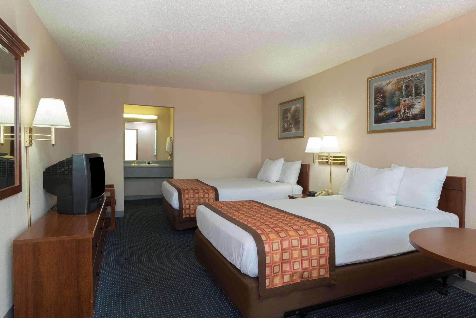 Days Inn By Wyndham Indianapolis East Post Road Exterior foto